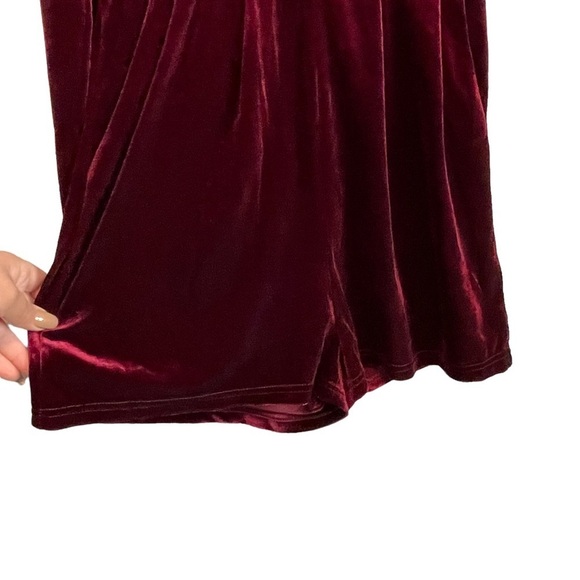 LULUS Romantic Moves Burgundy Velvet Long Sleeve Romper Women's Size Small - Picture 8 of 11